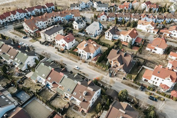 Robots de Piscine ou Nettoyeurs à Pression : La Bataille pour le Meilleur Nettoyage de Votre Bassin !
