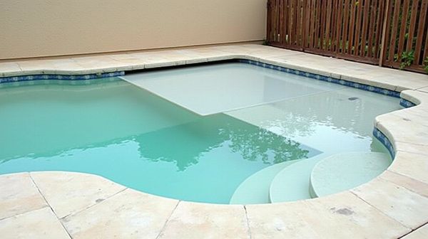 Piscine coque fond plat profondeur 1.40m avec Neptune Piscines